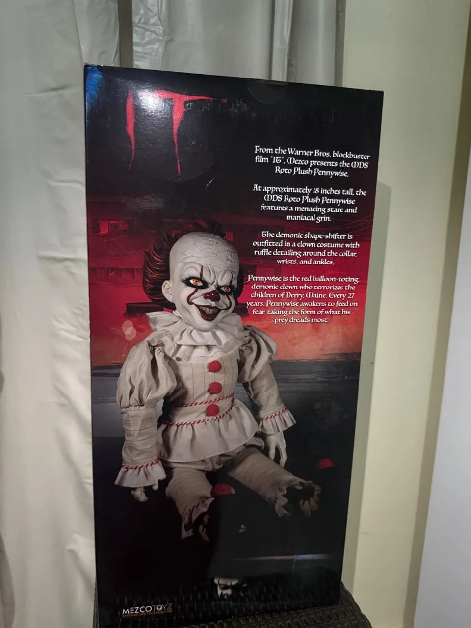 Boneco Pennywise - IT - Mezco - Foto 2