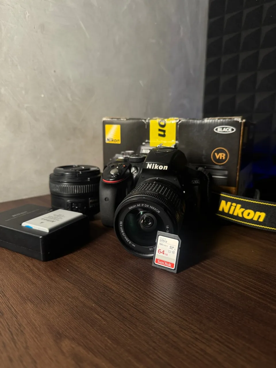 Câmera Nikon D5300 com Lente 18-55mm e 50mm Acessórios