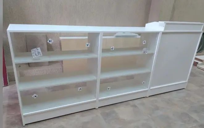 BALCÃO CAIXA SIMPLES + 02 BALCÕES VITRINE  - Foto 2