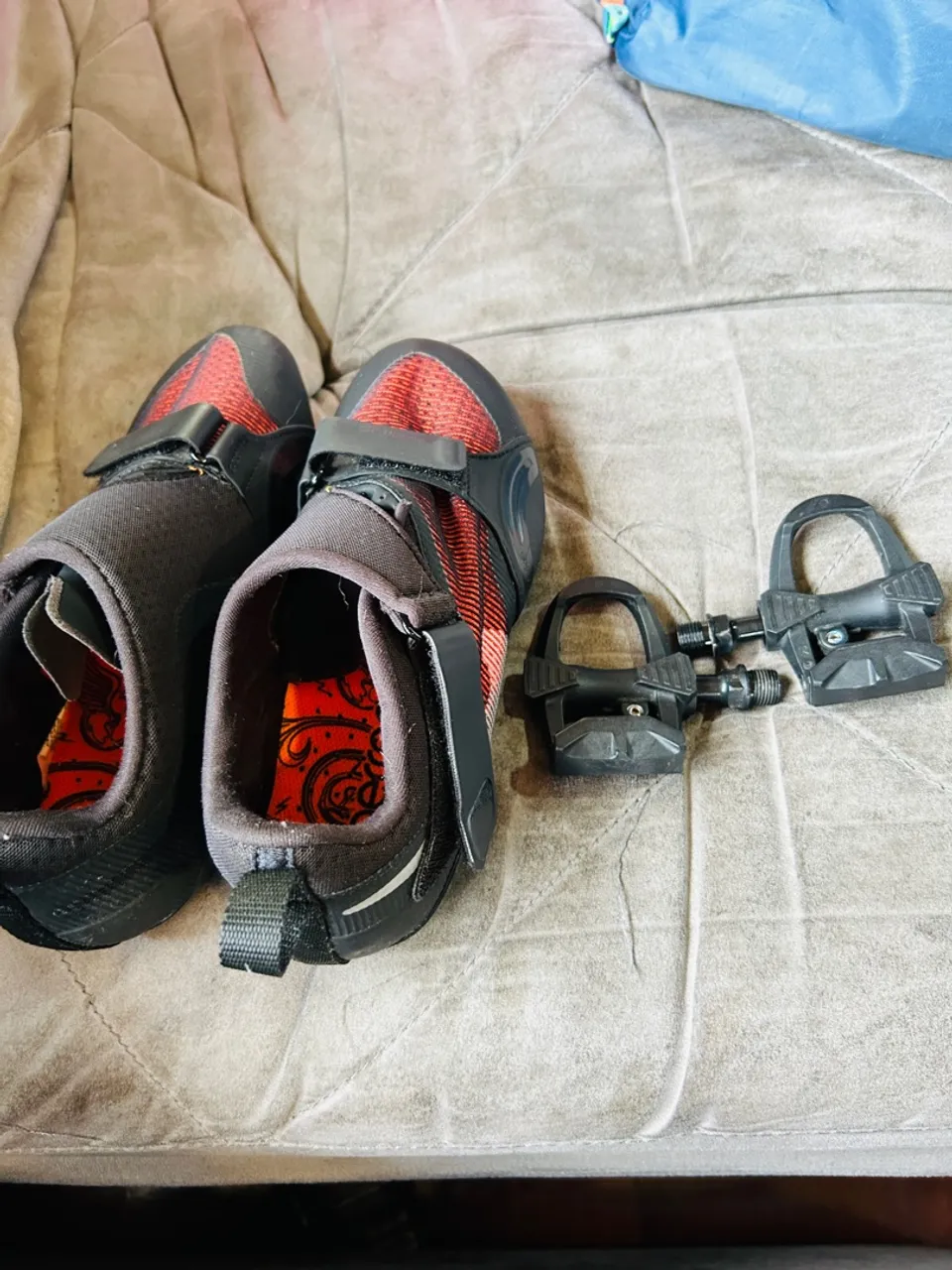 Tênis NIKE tamanho 38 acompanha pedal
