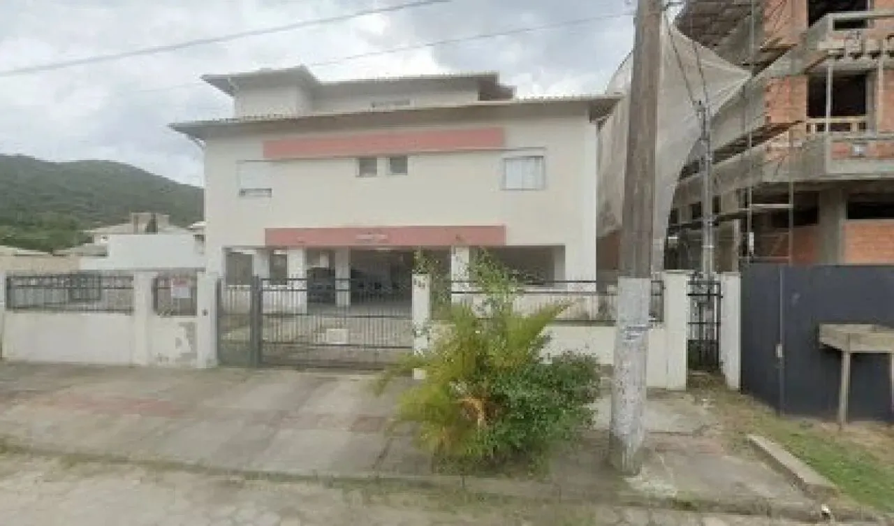 Cobertura com três dormitórios