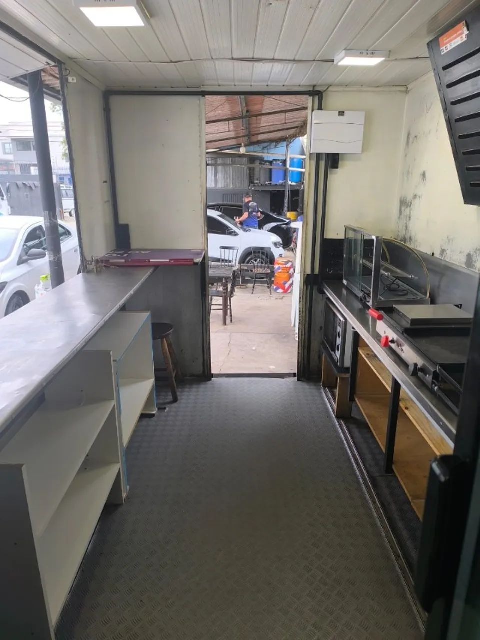 FOOD TRUCK COMPLETO *COM DOCUMENTO* - Geladeira Expositora, Forno Elétrico, Chapa... - Foto 3