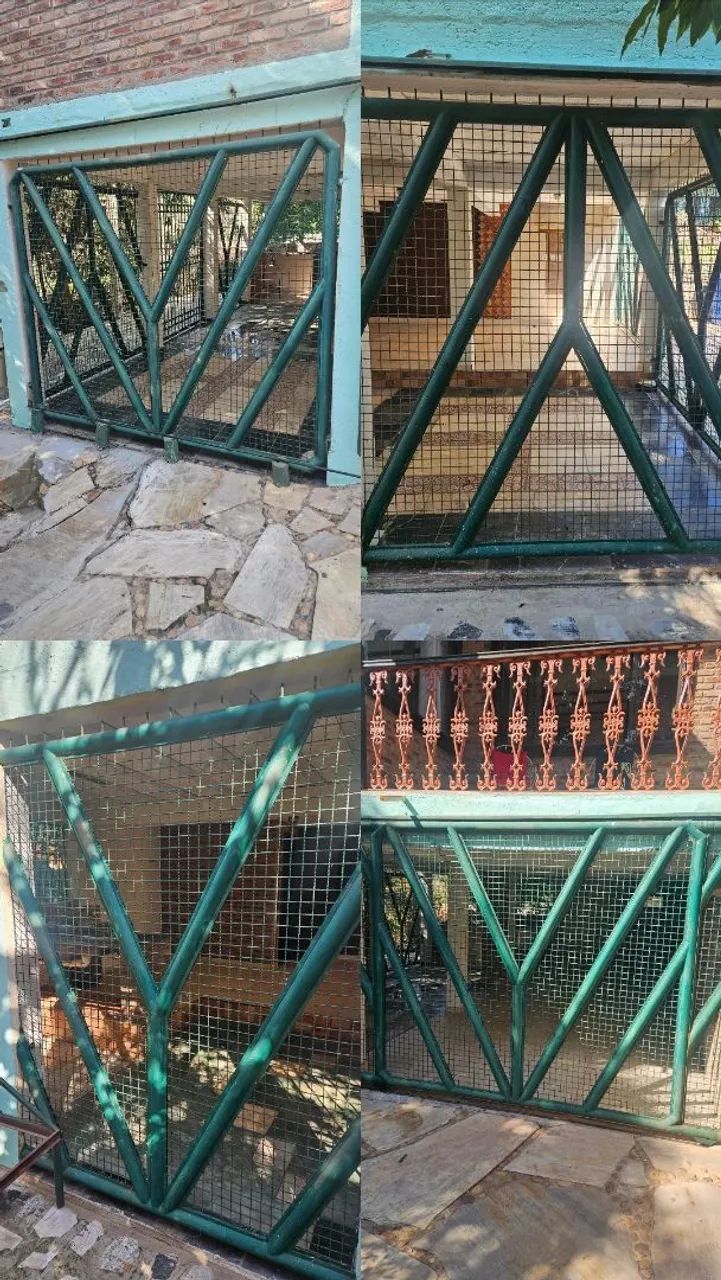 Vendo Portão e 3 Grades de ferro galvanizado em ótimo estado.