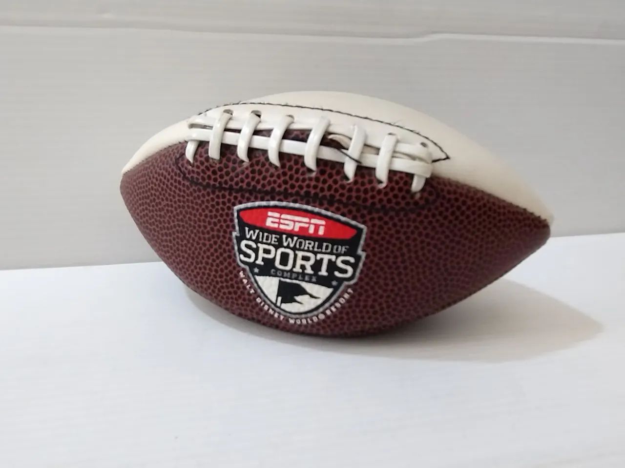 Bola Futebol Americano - Oficial Parque Disney ESPN (rara importada)