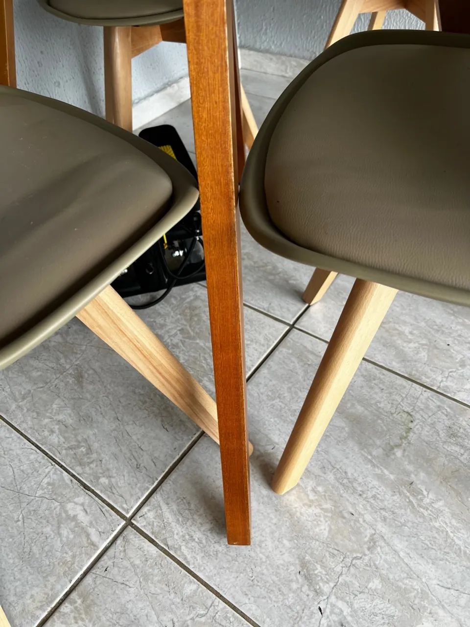 Mesa de jantar com 4 cadeiras  - Foto 2