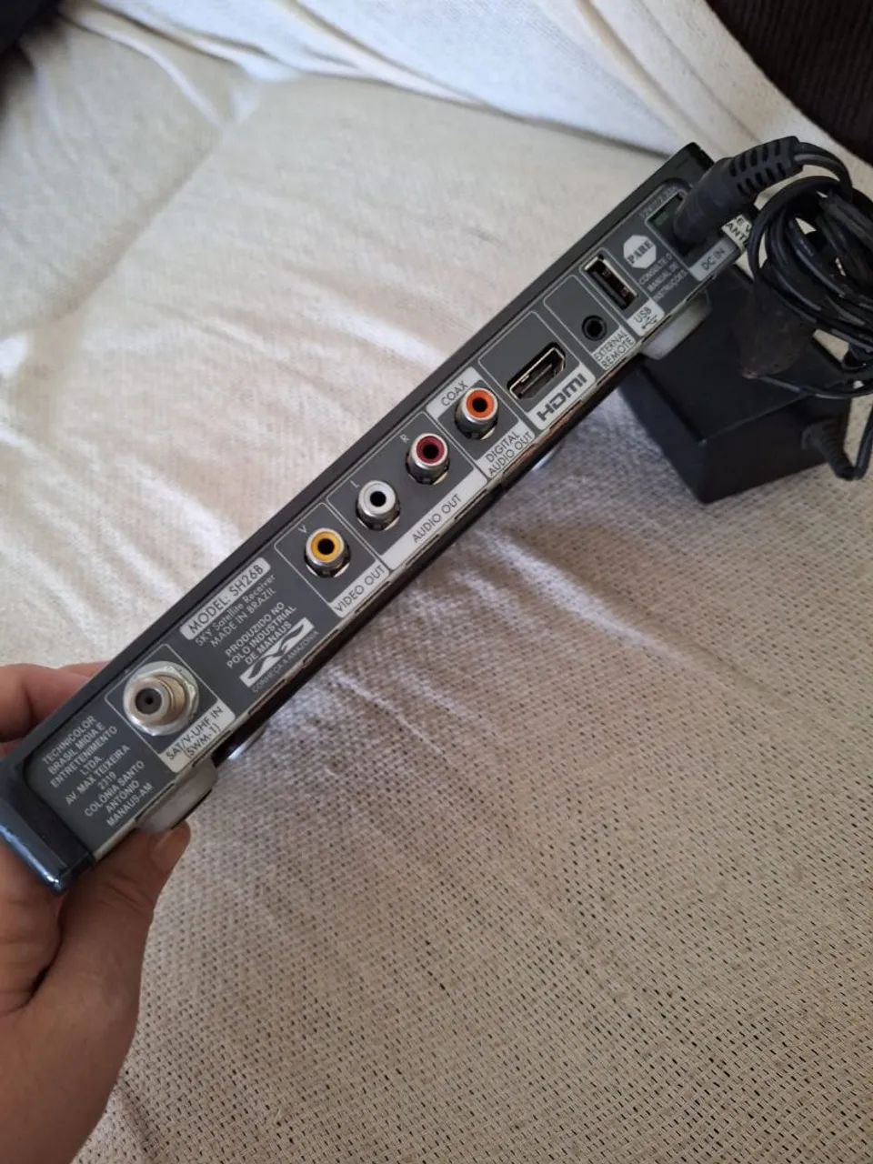 Aparelho e controle Sky  - Foto 4