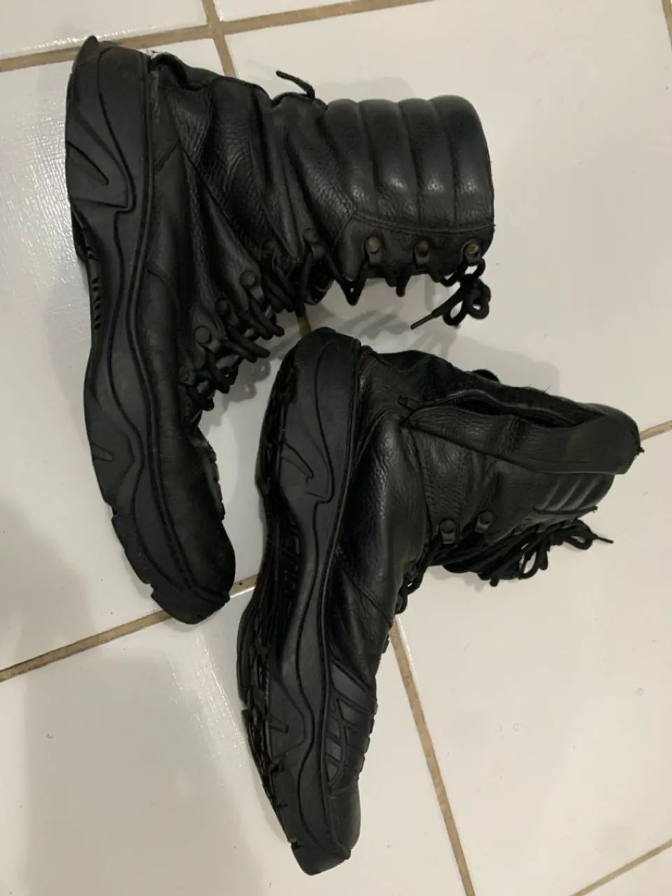 (QUEIMA DE ESTOQUE) Botas de Segurança - Couro Resistente - Foto 4