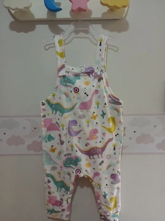 Macacão Unissex Dinossauros - Bebê - 12/24 meses - Shein - Foto 5