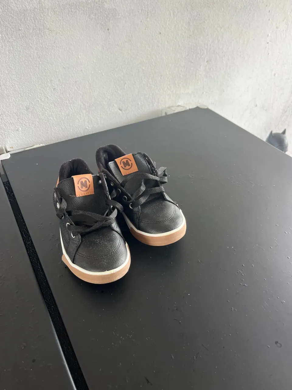 Tênis Infantil Preto com Detalhes em Marrom