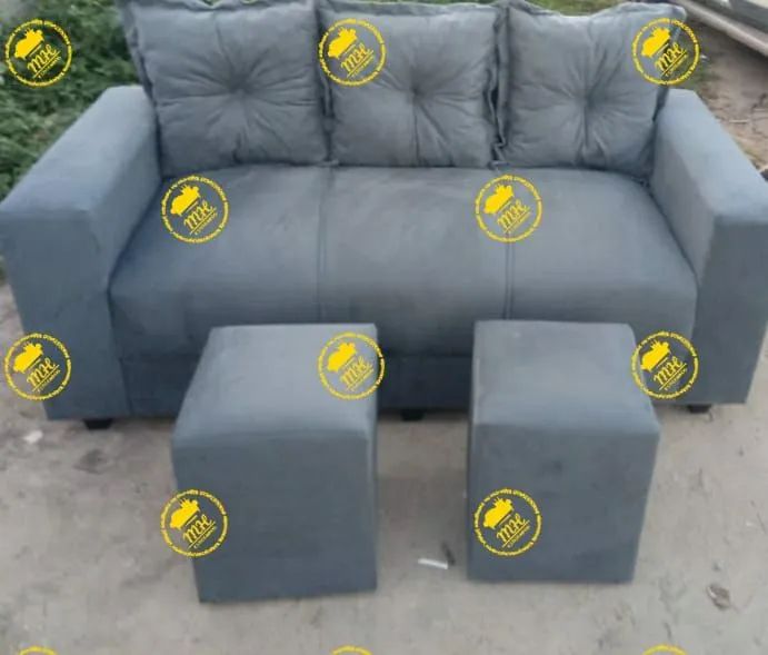 Sofá com 3 lugares e 2 puffs - Foto 4