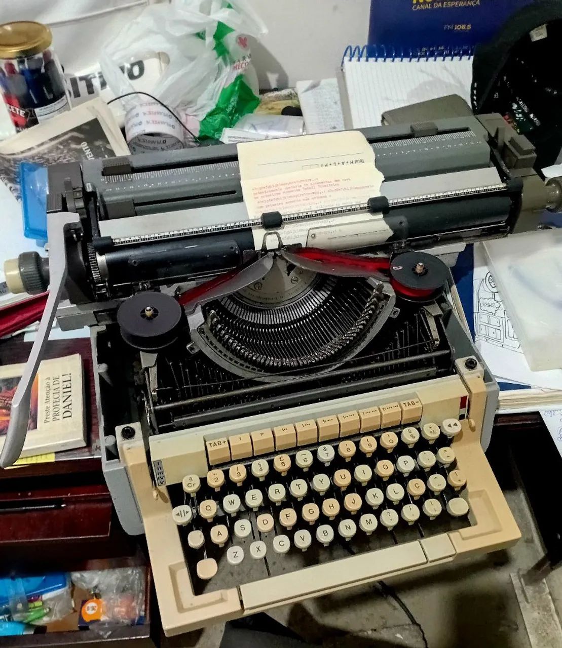 Olivetti Typewriter64397051822721121