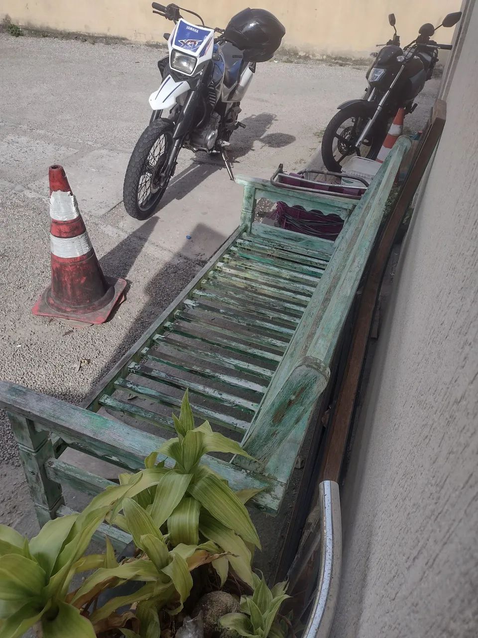 MESAS DE ESCRITÓRIO; ARMÁRIO DE AÇO; BANCO DE JARDIM BAIXOU PARA R$1.000,00 - Foto 2