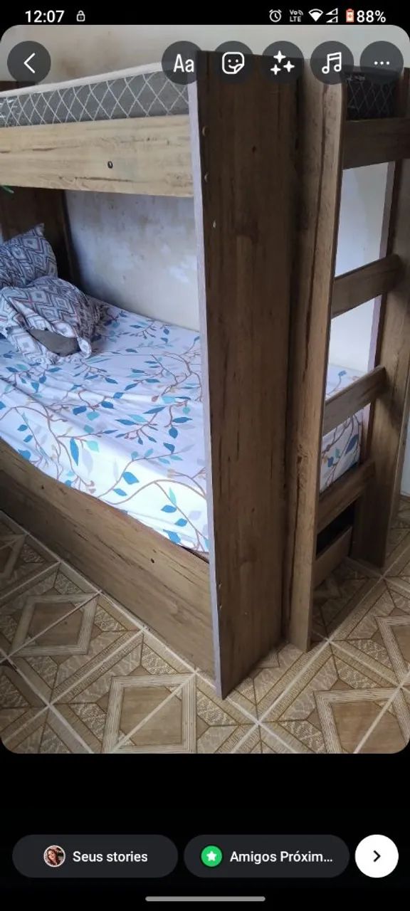 Beliche de madeira em ótimo estado