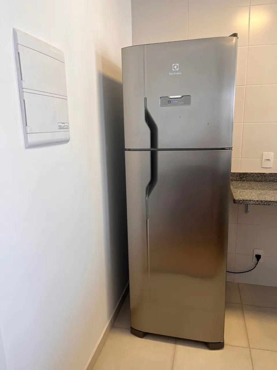 Geladeira Electrolux Cinza COM DEFEITO