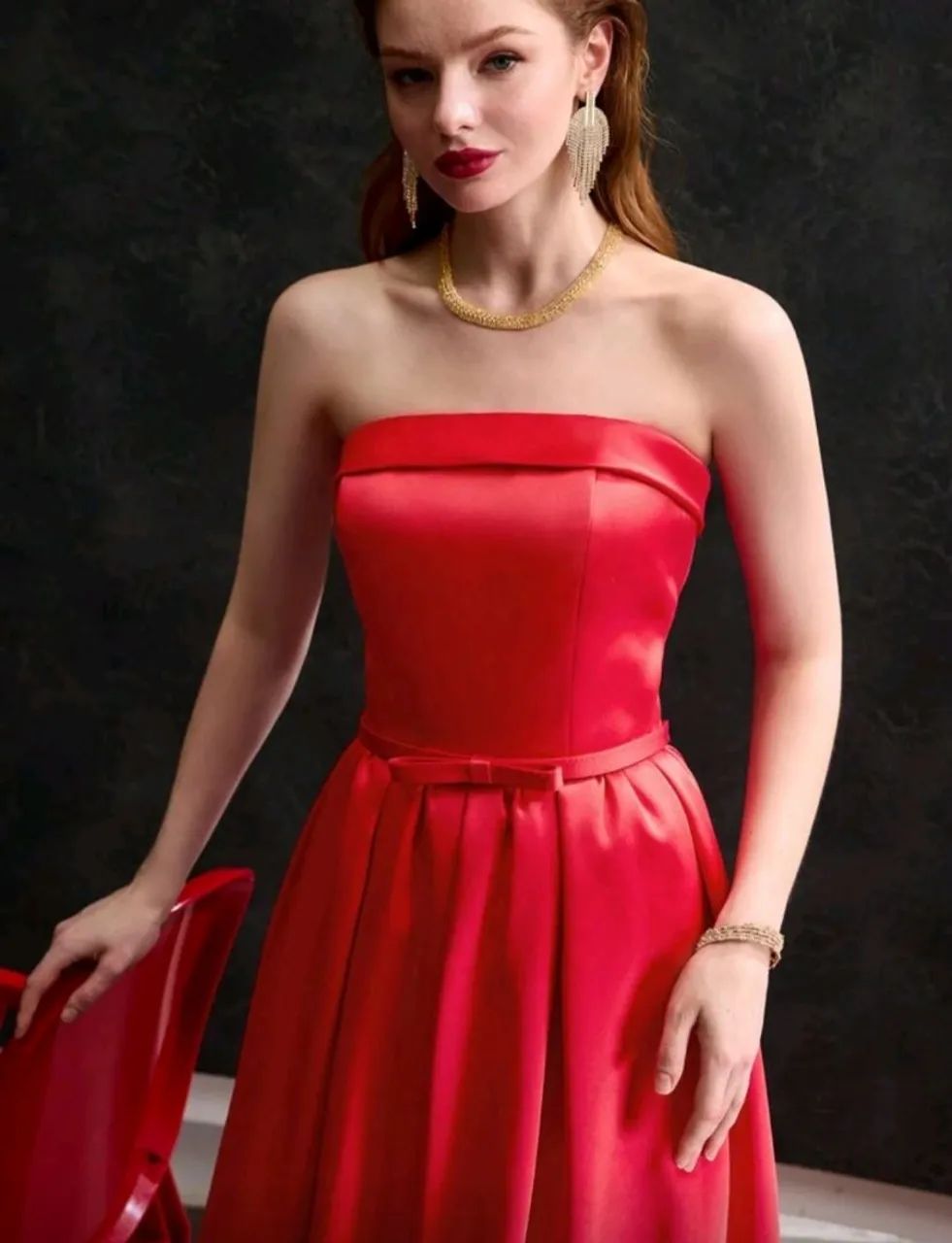 Vestido de Festa Vermelho Midi com Cinto e Bainha Evasê - Foto 2