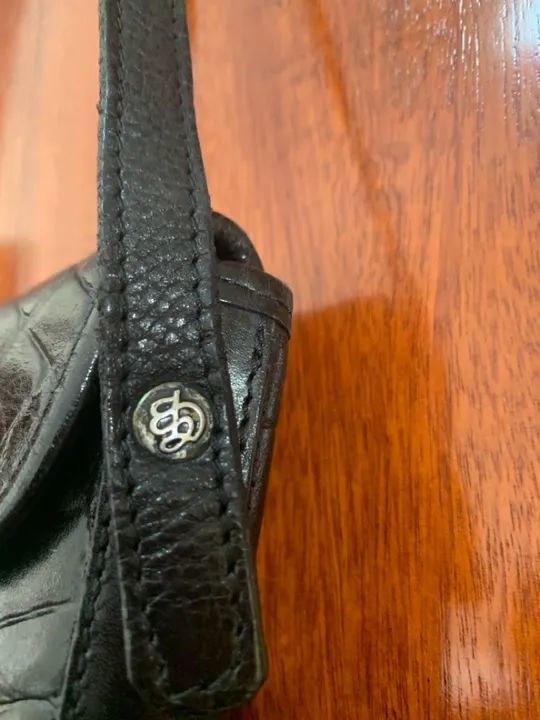 Bolsa de Ombro Preta em Couro legítimo Croco - Foto 2
