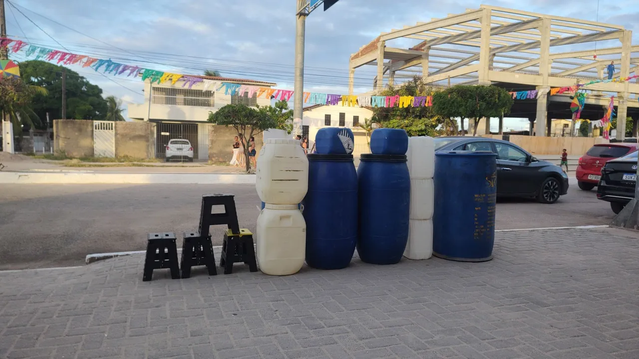 Tanques de água usados
