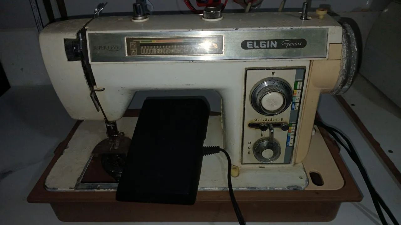 Máquina de Costura Elgin Genius Super Leve  - Foto 2
