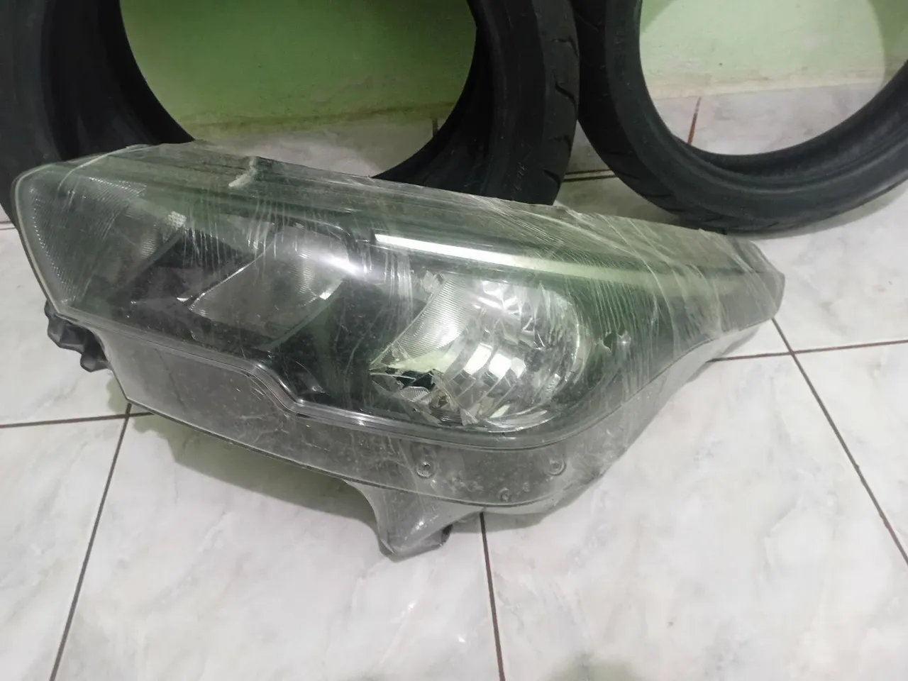 Farol do Fiat Argo lado esquerdo (motorista)