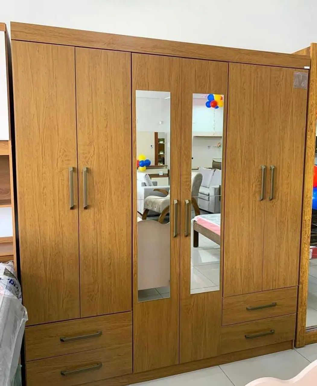 Guarda-Roupa de Casal Amadeirado com Espelho