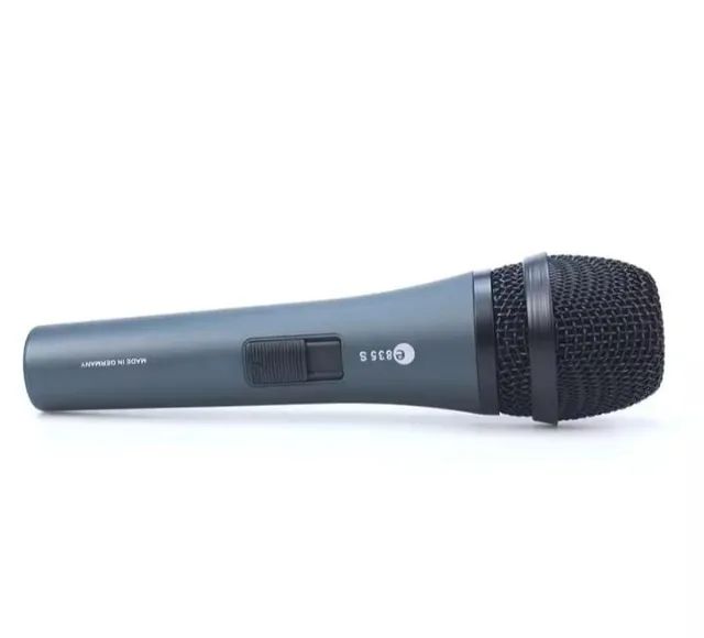 Microfone sennheiser E 835S. em estado de zero
