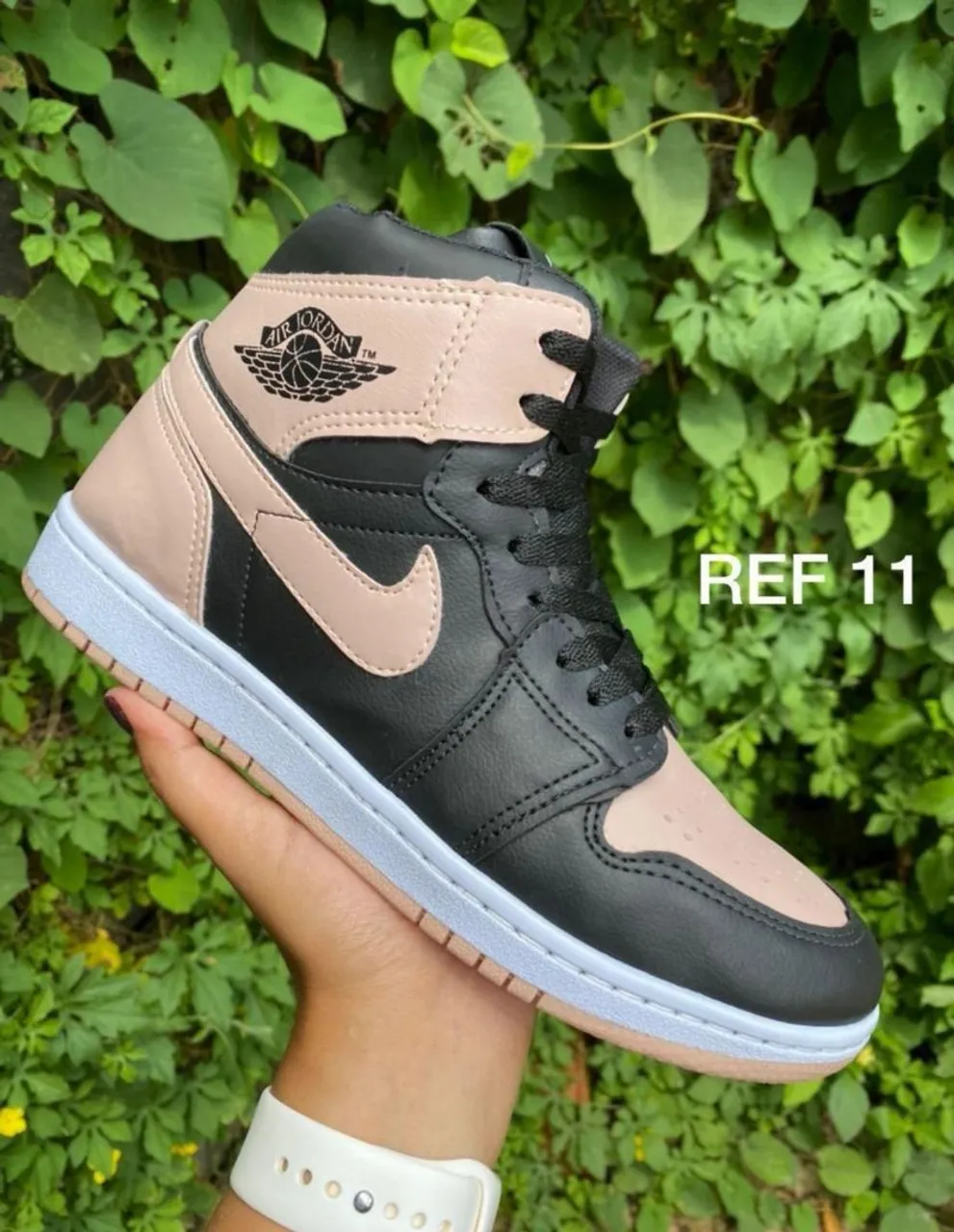 Air Jordan 1 High - Bege e Preto