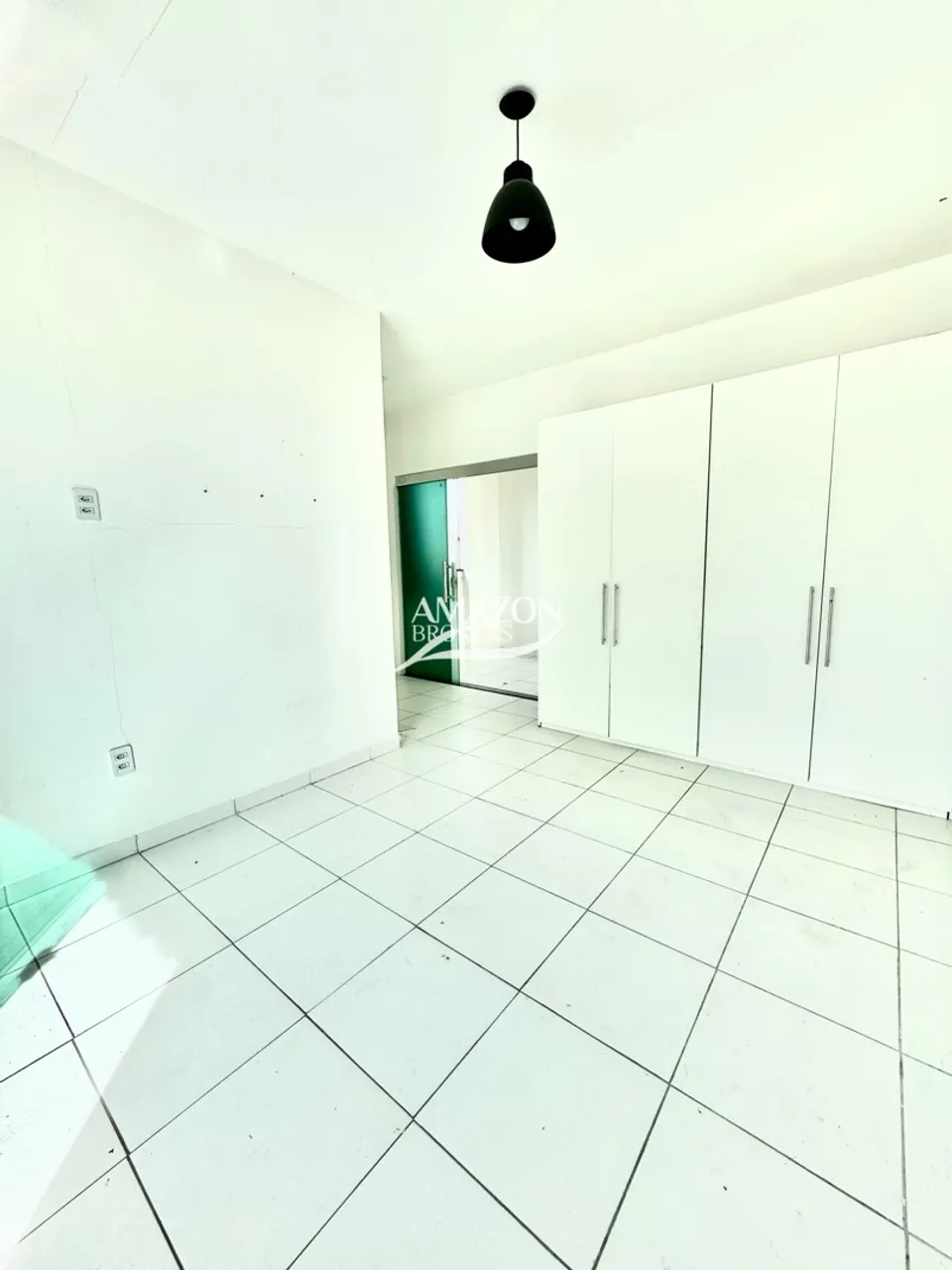 Tarumã - 250m2 - 02 suítes - 03 vagas - Casa Duplex - Vendo
