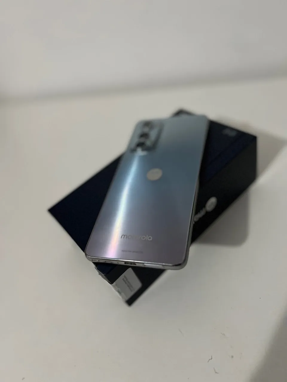 Vendo telefone em estado de novo com caixinha e carregador!