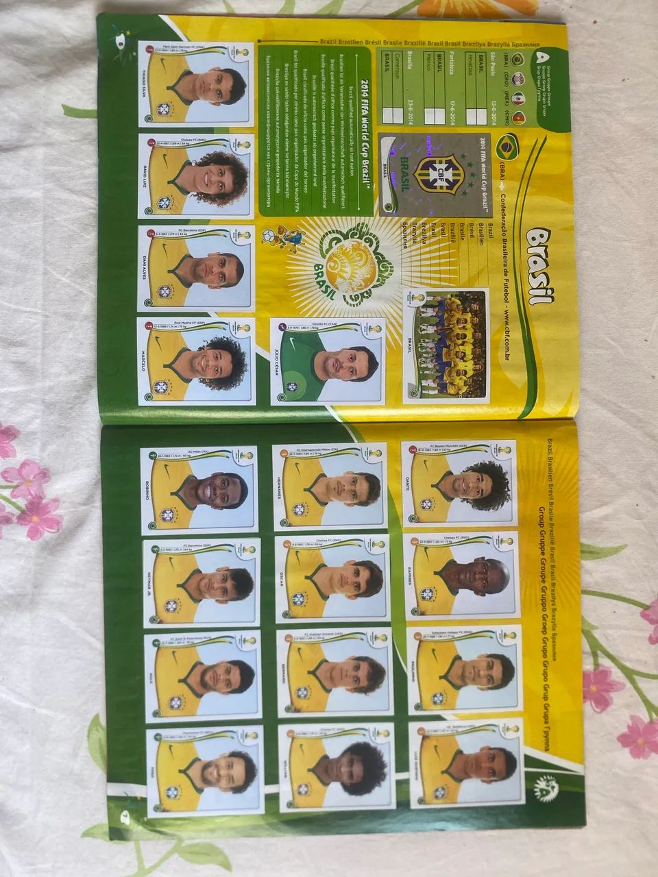 Kit com 2 álbuns copa 2010 e 2014 completos  - Foto 4
