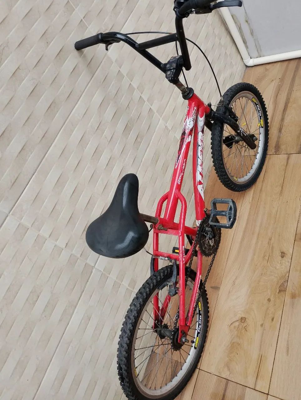 Bicicleta semi usada para criança  - Foto 3