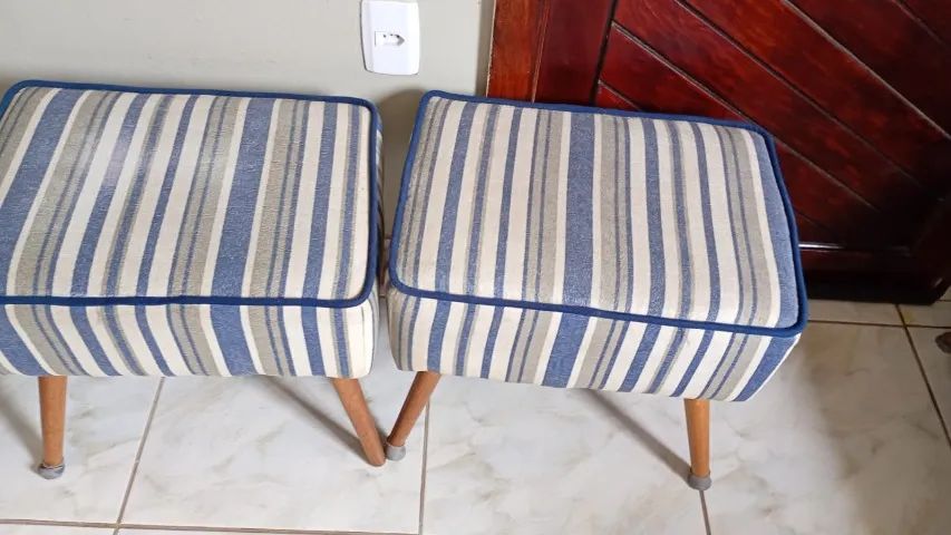 Vendo Sofá com Poutronas e Aparadores