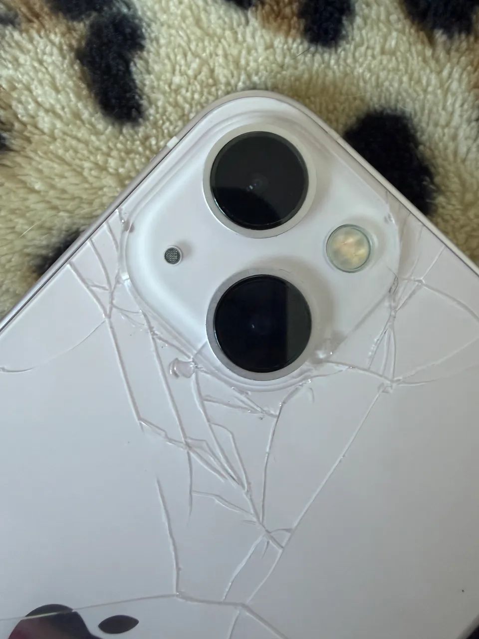 iPhone 13 128gb ( quebrado na parte traseira) - Foto 4