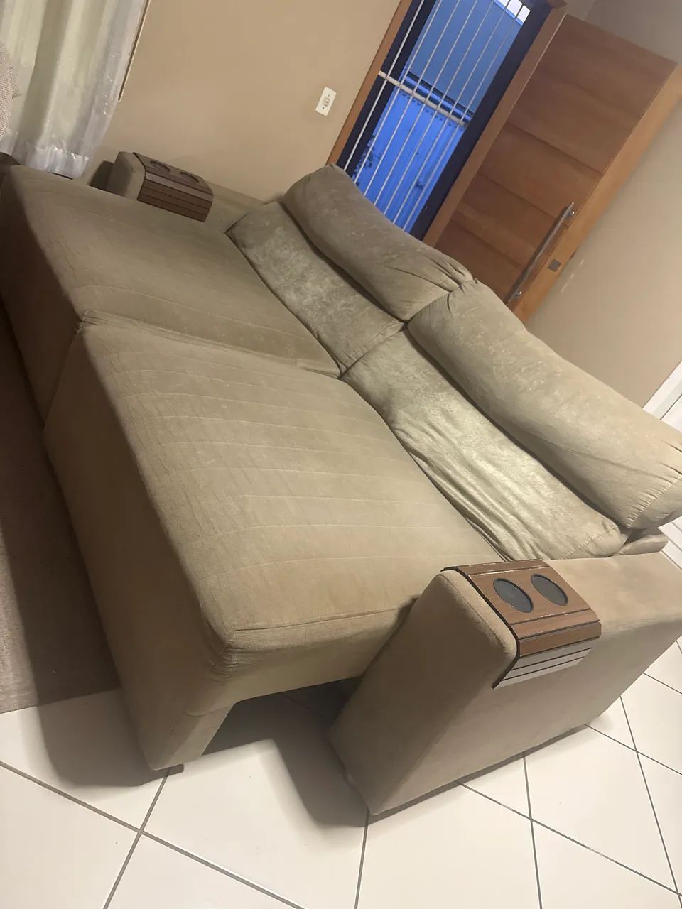 Vende-se sofá em bom estado de uso  - Foto 2