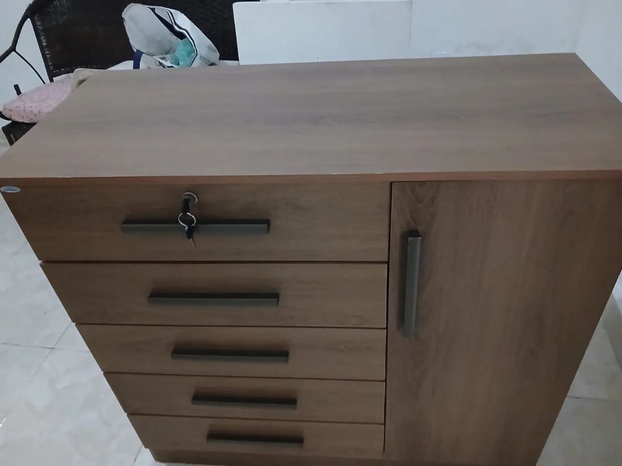 cômoda com cadeado 