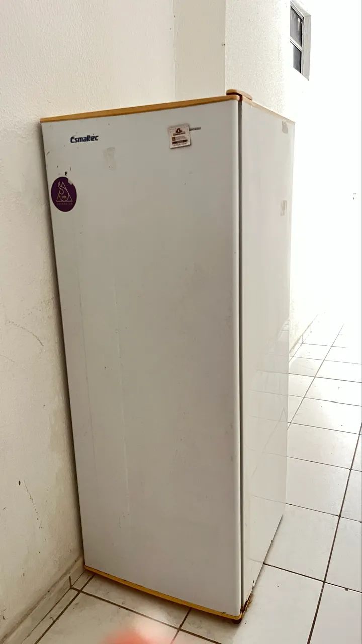 Geladeira usada com defeito 