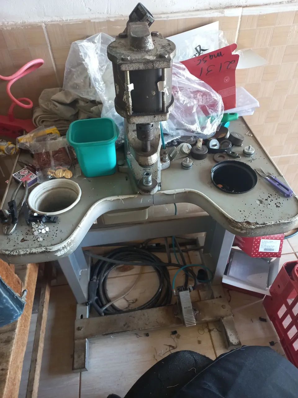 Vendo 2 prensa pneumática,para pregar botão e ribit