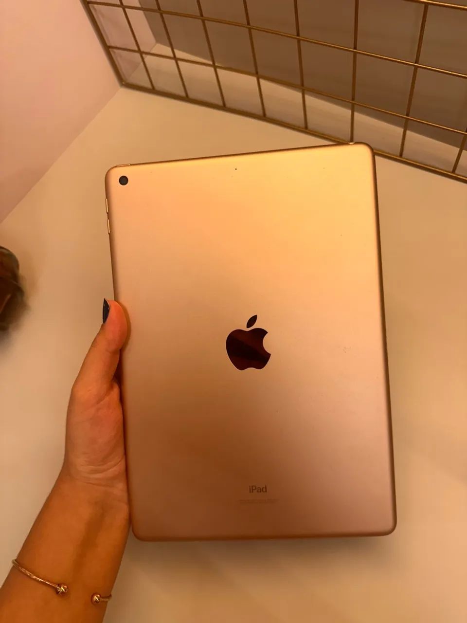 iPad 8°geração 128gb com capa teclado - Foto 3