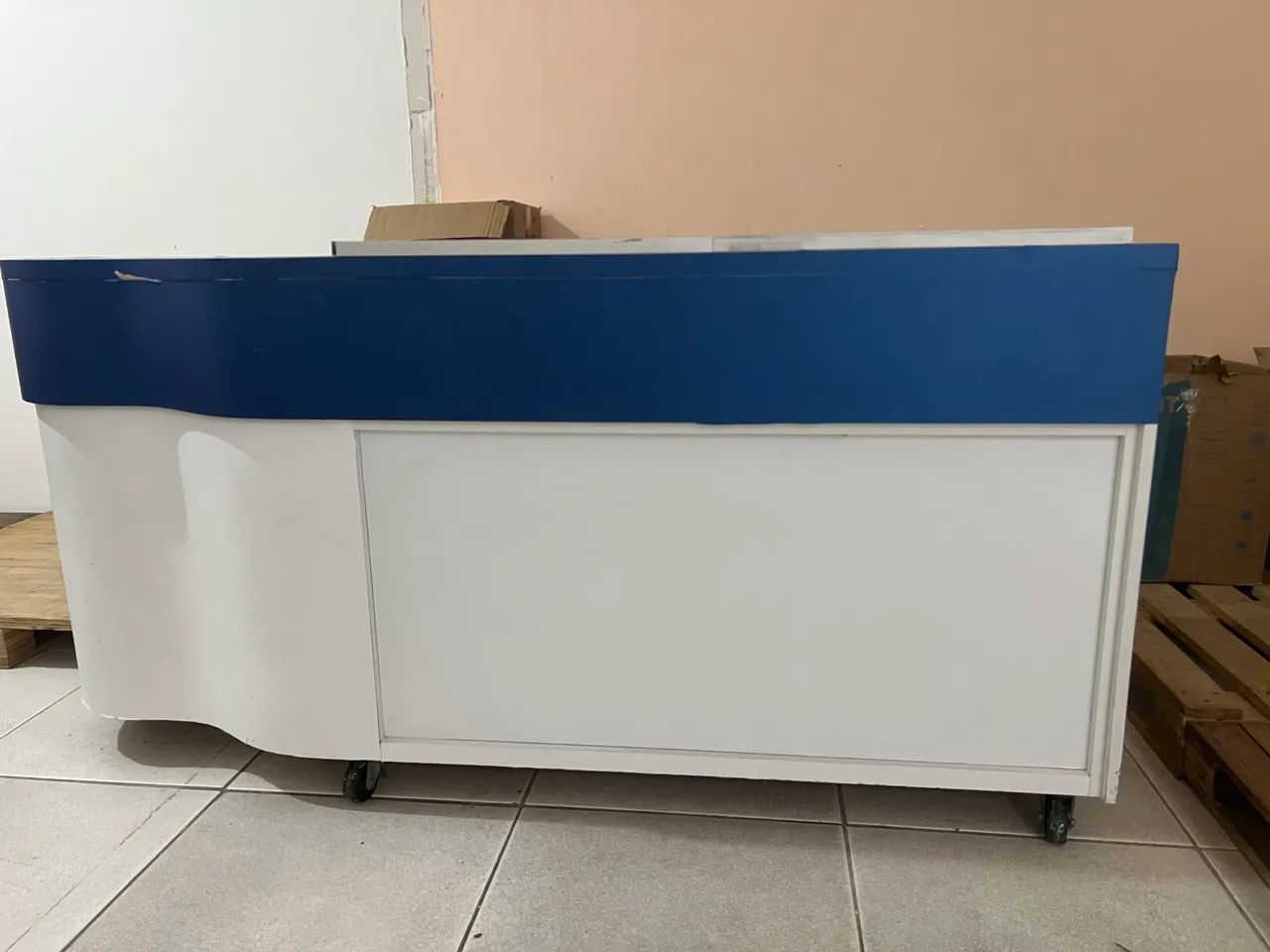 Balcão grande com rodinhas, branco e azul  - Foto 2