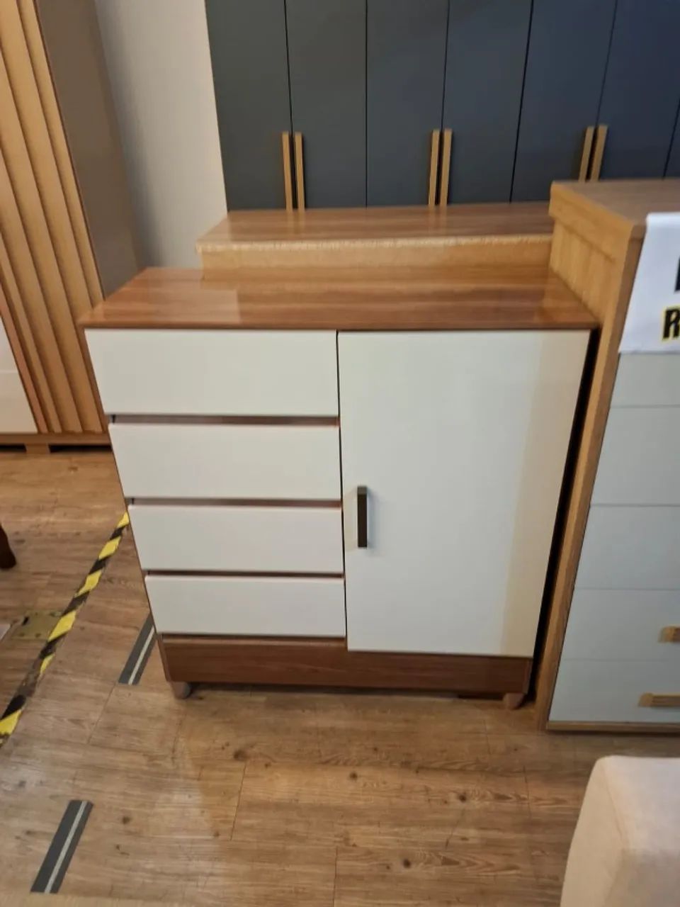 Comoda sapateira 1 porta e 4 gavetas