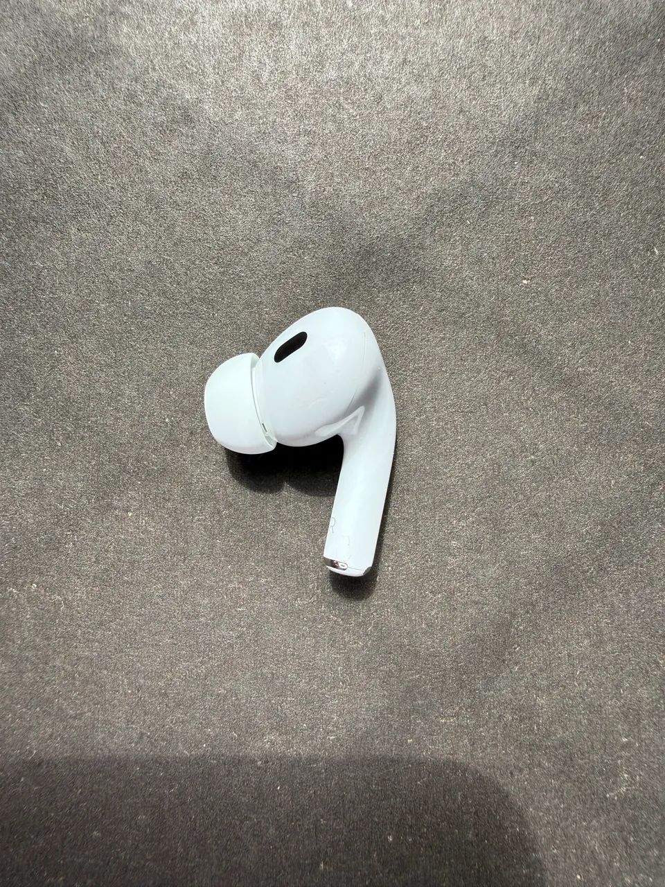 Lado direito: AirPods Pro (2 geração / A2698)