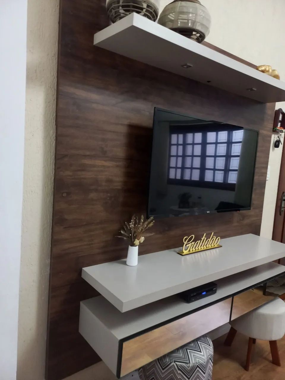 Painel para TV até 65 Polegadas 2 gavetas espelhadas e prateleiras robustas e Led - Foto 3
