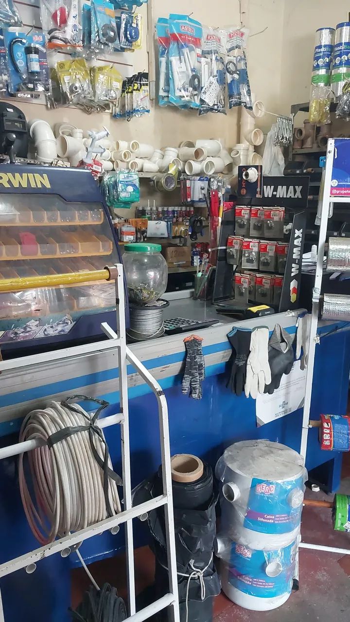 Vendo todas as mercadorias e os e  expositor mais balcão caixa 