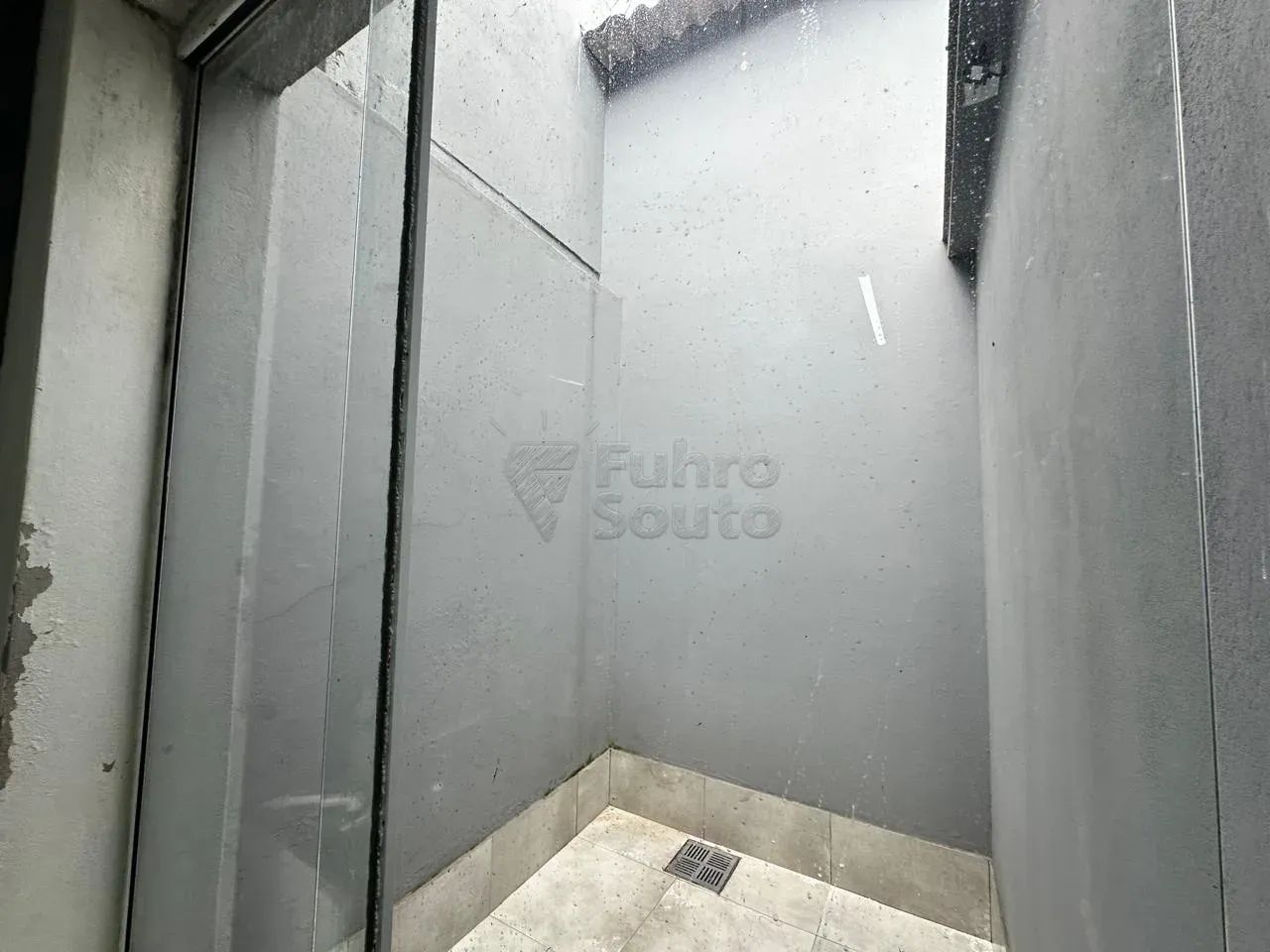 Casa individual, com um dormitório, em região central, prática e com garagem - Foto 5