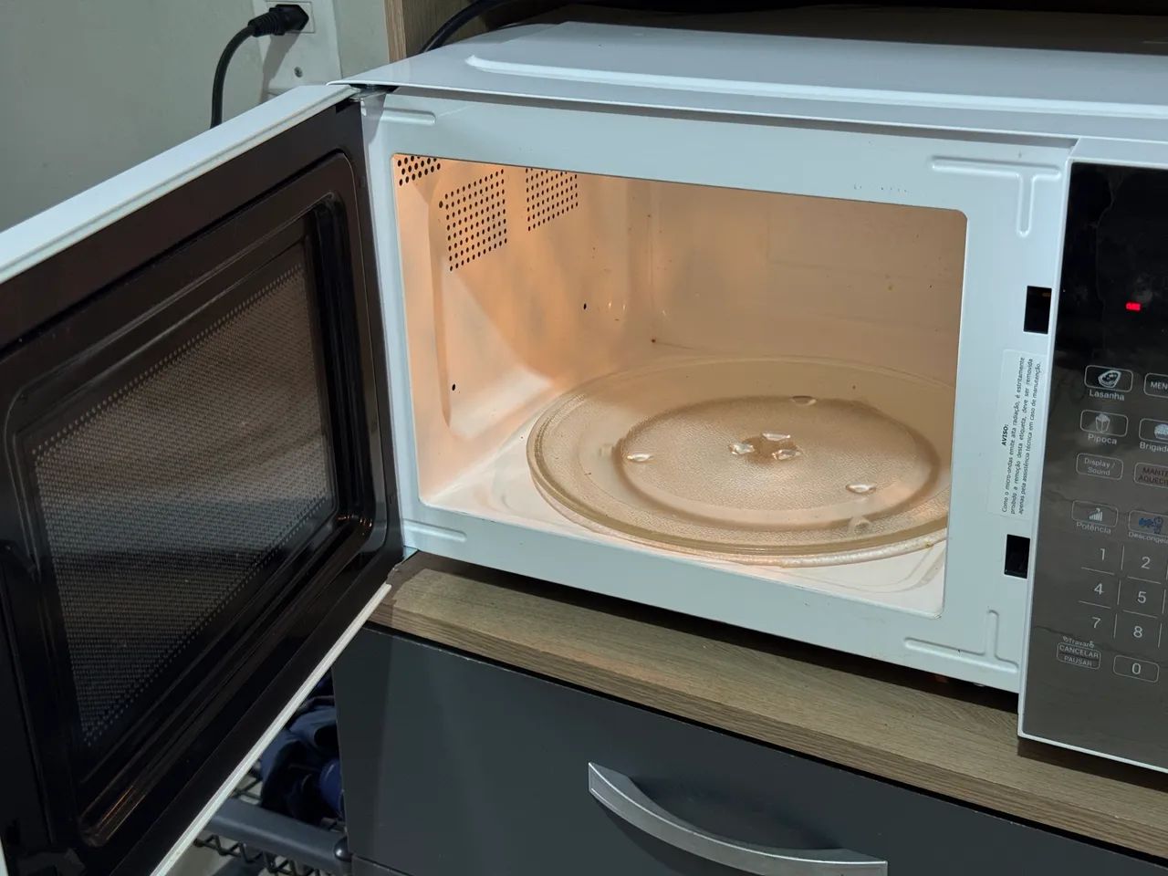 Microondas semi novo 