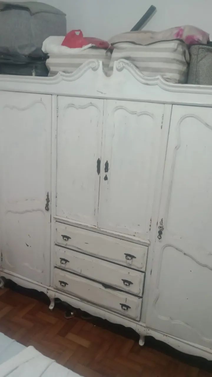 guarda-roupas antigo de madeira - Foto 2