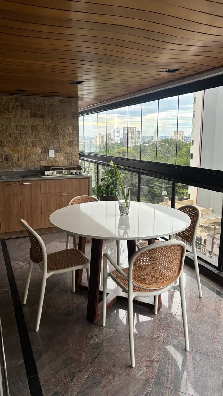 Pé de mesa de madeira 