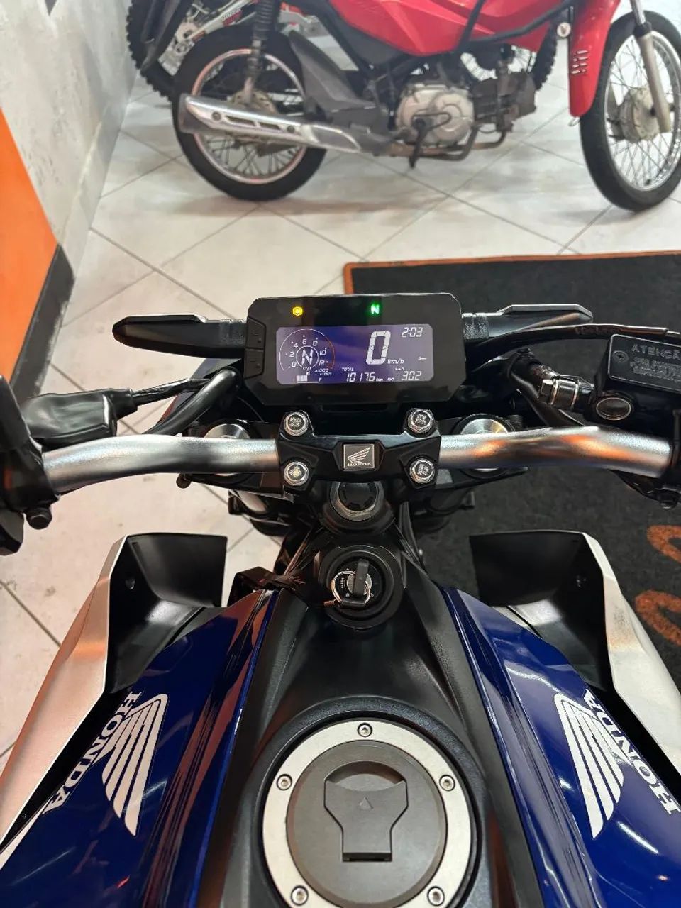 Cb 300 ABS 2025 extra com IPVA pago - Foto 4