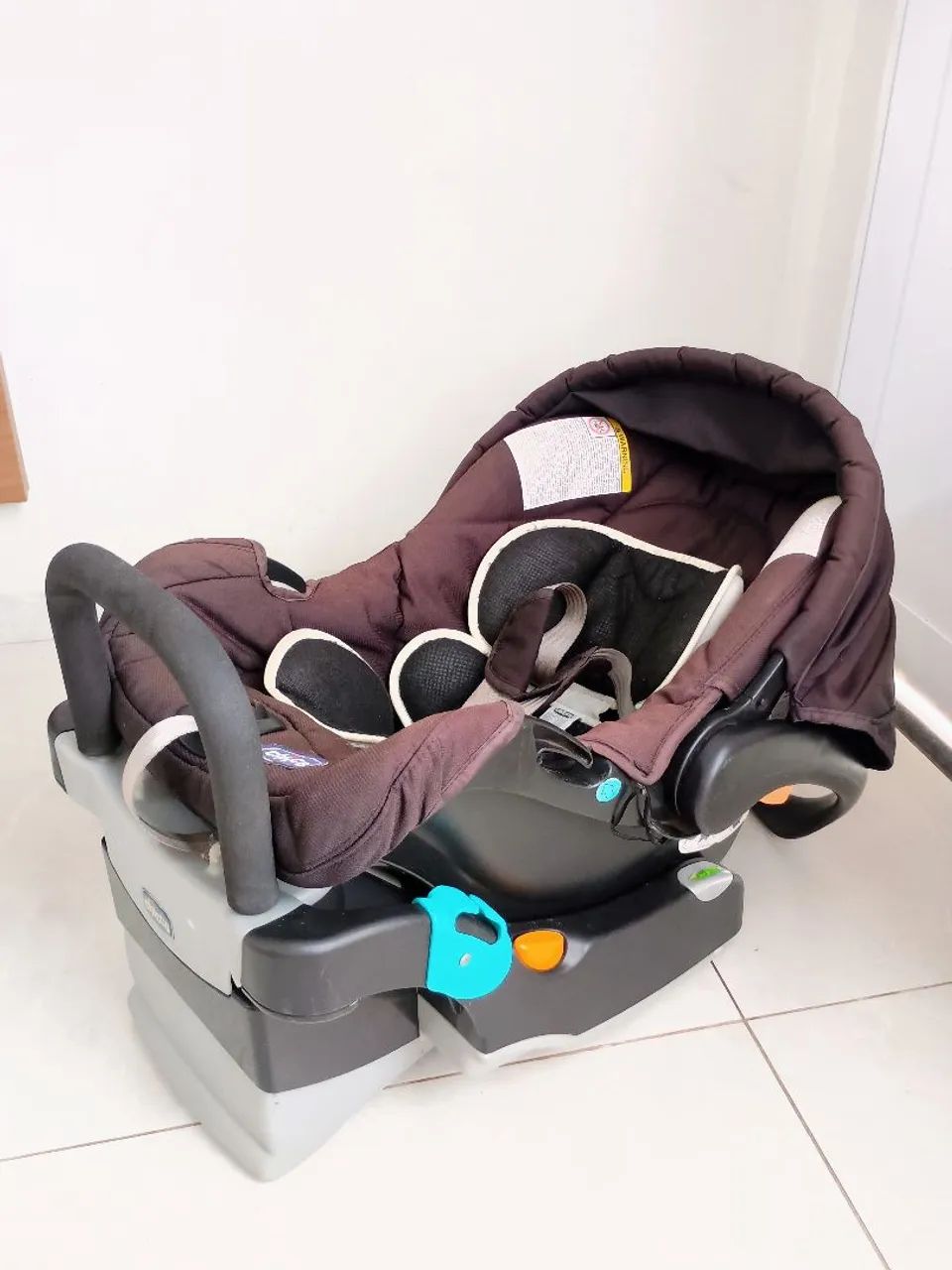 Bebê conforto marca Chicco com redutor 