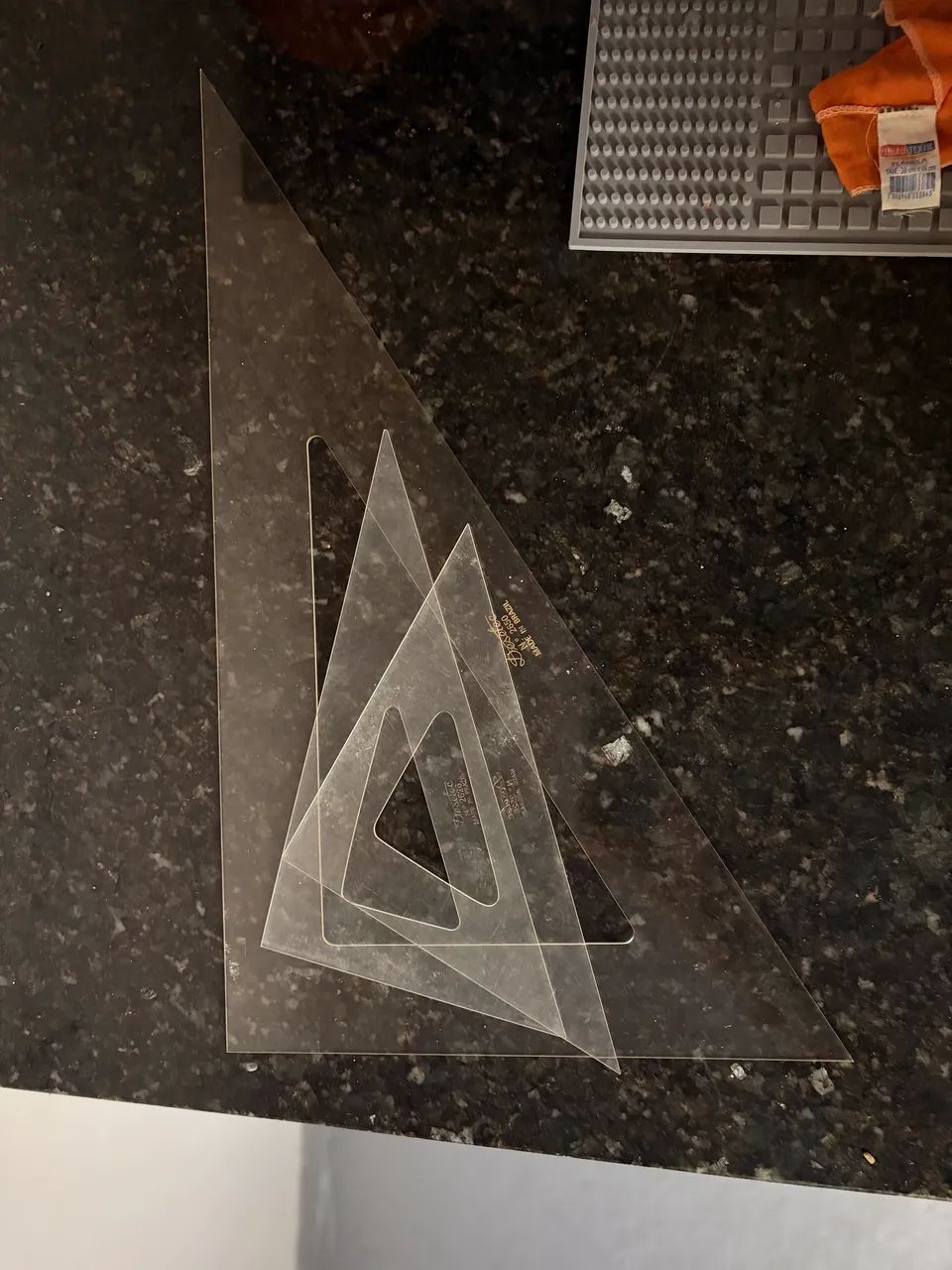 Esquadro de acrílico 