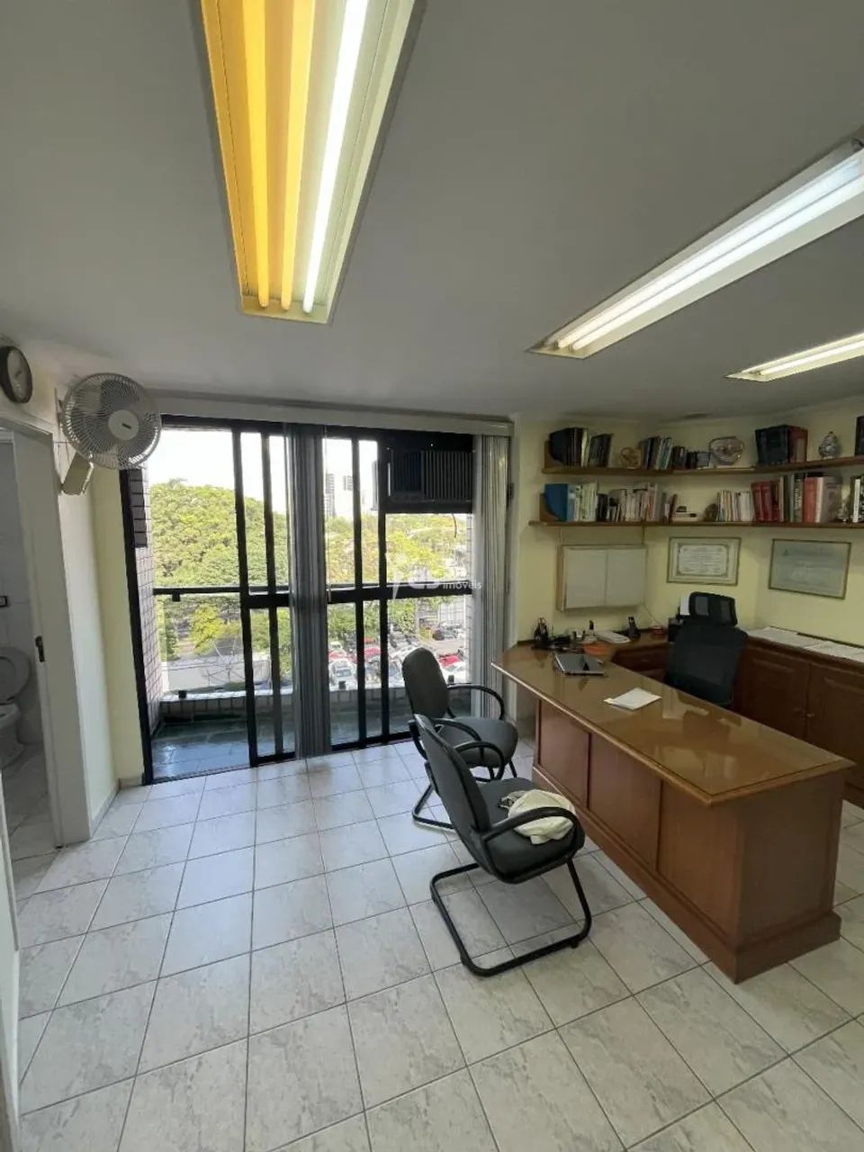 Sala Comercial à venda no Bairro Jardim - Santo André - Edifício Horus - Piso frio, Copa, 